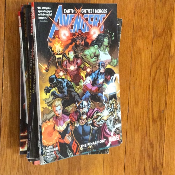 Marvel Graphic-Novel Book Bundle - Picture 3 of 16